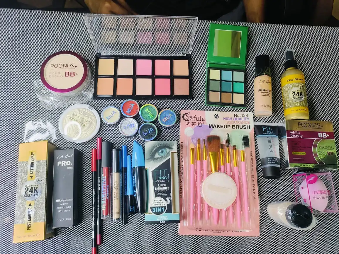 30 IN 1 MAKEUP COMBO SET WITH FULL MAKEUP COVERAGE